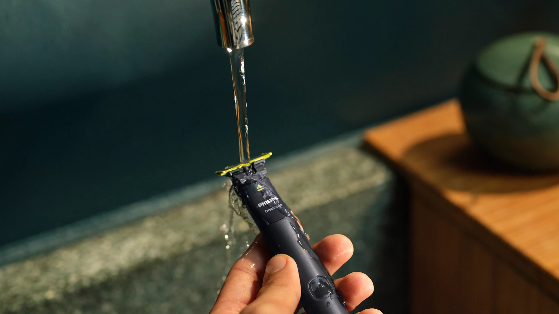 PHILIPS ONE BLADE FACE TRIMMER QP1424 thumbnail 9
