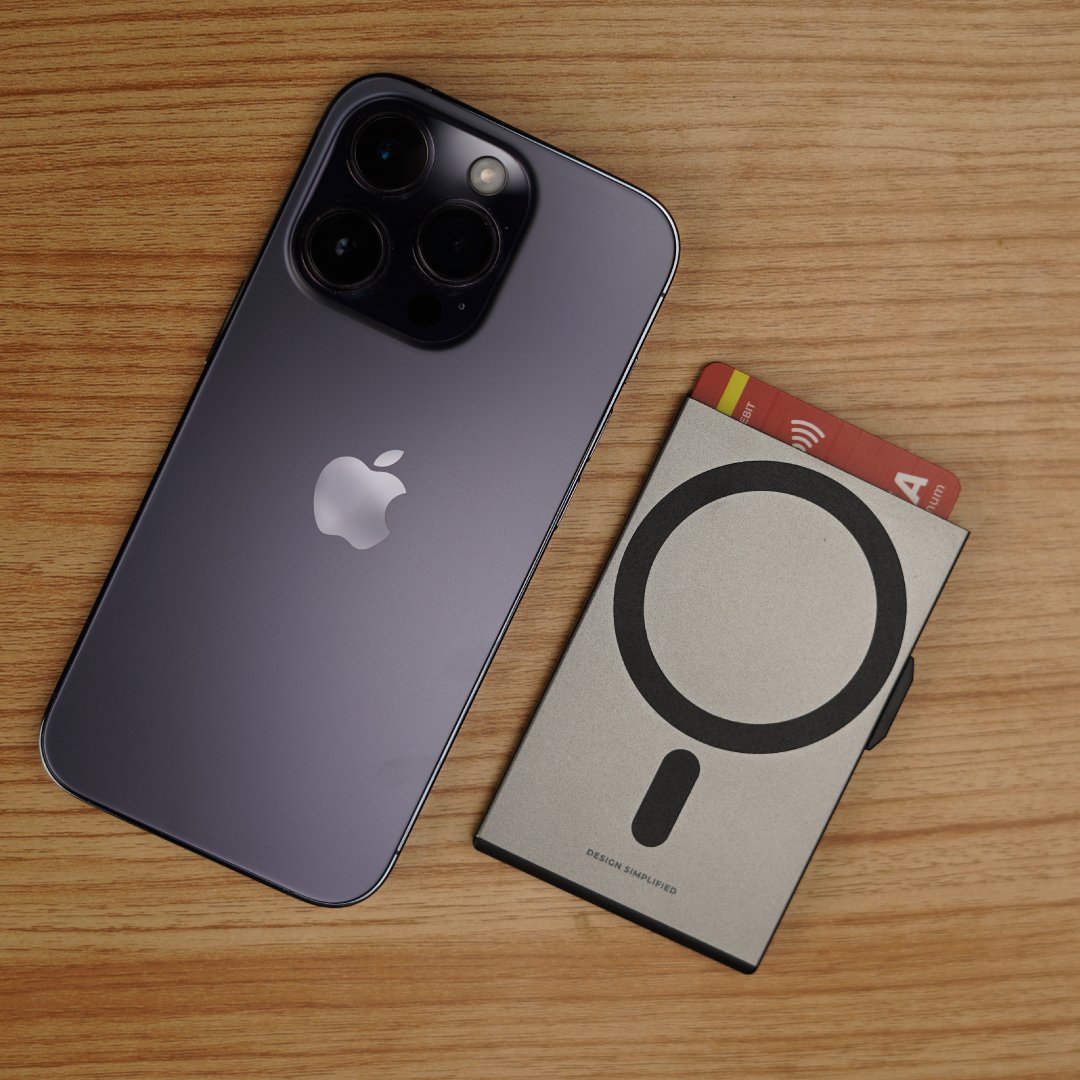 Bluepebble 3-Card Magnetic Holder with RFID Protection - Sleek and Secure BP-3CARRDMAG thumbnail 3