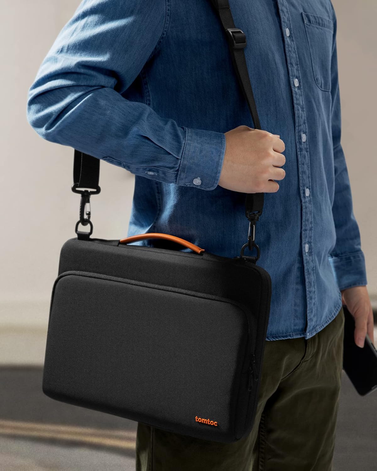 TOMTOC DEFENDER A40 16 INCH LAPTOP SHOULDER BAG BLACK A40F2D1 thumbnail 7