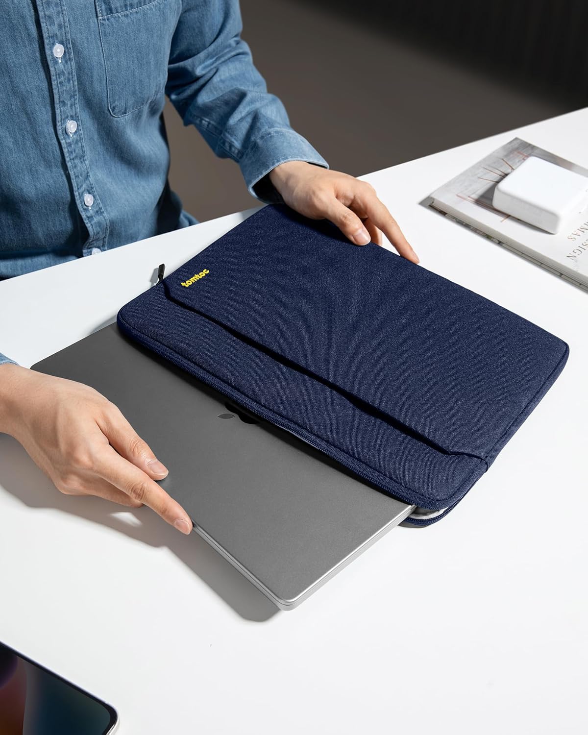 TOMTOC LIGHT A18 14 INCH LAPTOP SLEEVE NAVY BLUE A18D2B2 thumbnail 7