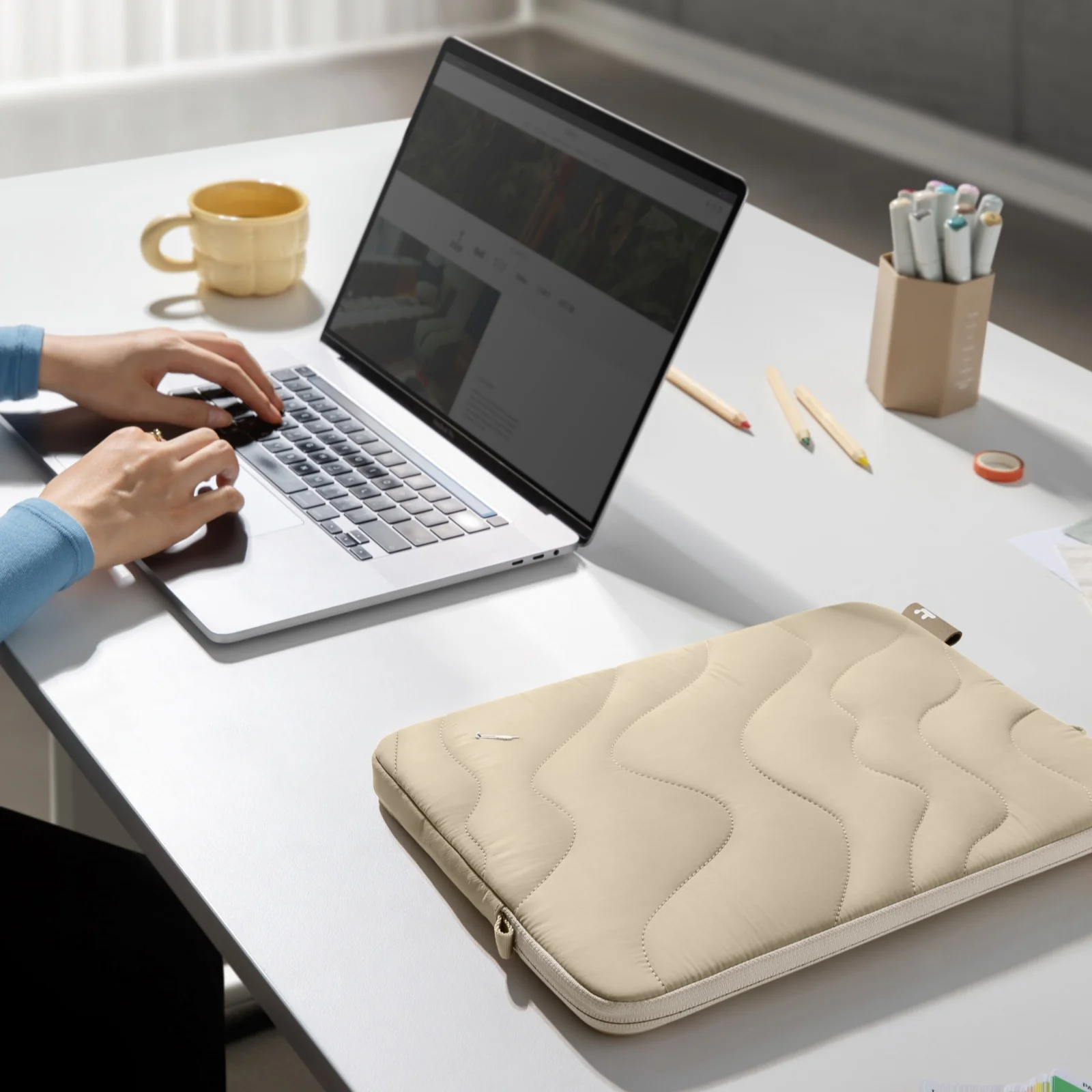 TOMTOC TERRA A27 14 INCH LAPTOP SLEEVE NATURAL SAND A27F2K2 thumbnail 12