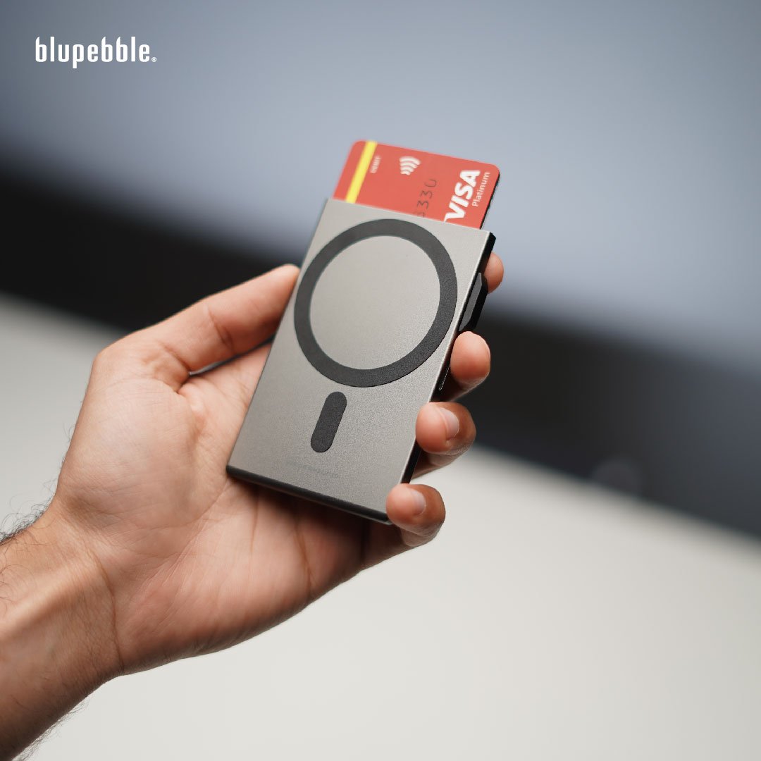 Bluepebble 3-Card Magnetic Holder with RFID Protection - Sleek and Secure BP-3CARRDMAG thumbnail 4