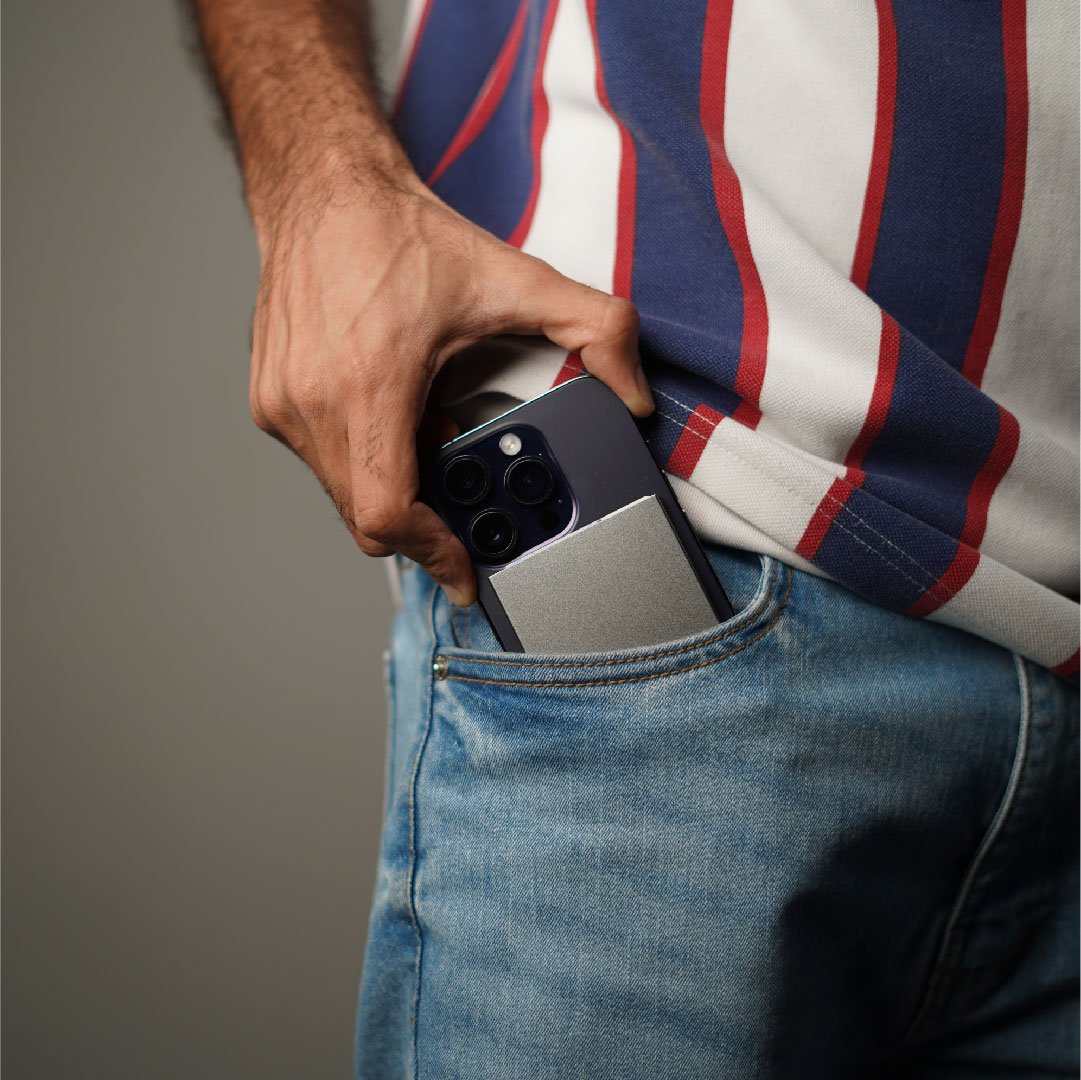 Bluepebble 3-Card Magnetic Holder with RFID Protection - Sleek and Secure BP-3CARRDMAG thumbnail 10