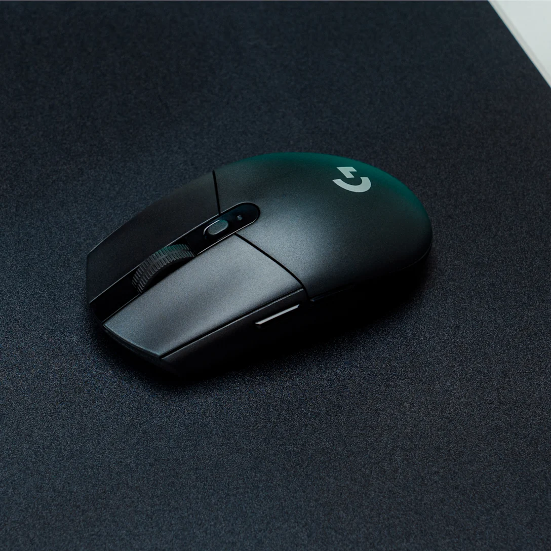 LOGITECH LIGHT SPEED G304 WIRELESS GAMING MOUSE BLACK 910-005286 thumbnail 2