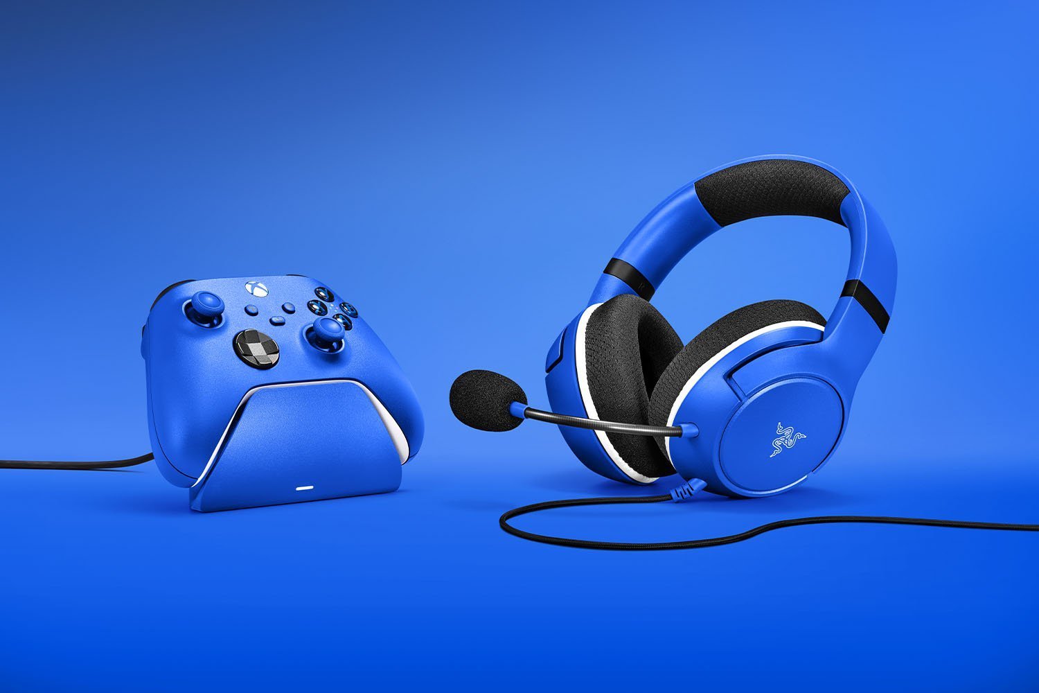 RAZER ESSENTIAL DUO BUNDLE FOR XBOX - BLUE(KAIRA X FOR XBOX CHARGING STAND FOR XBOX CONTROLLER) RZ82-03970100-B3M1
