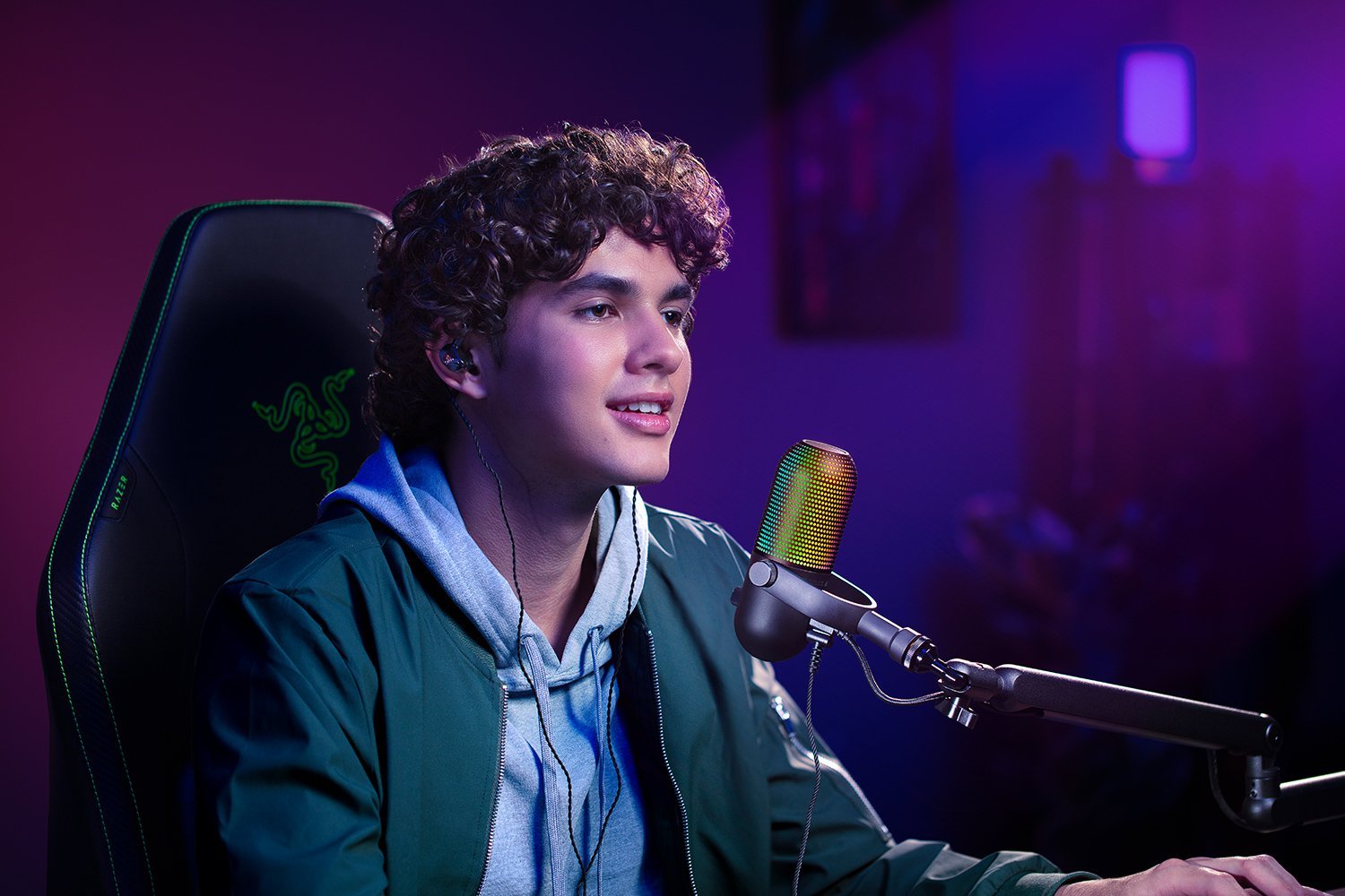 Razer Seiren V3 Chroma RGB USB Microphone (RZ19-05060100-R3M1) - Studio-Quality Audio with Tap-to-Mute and RGB Lighting thumbnail 2