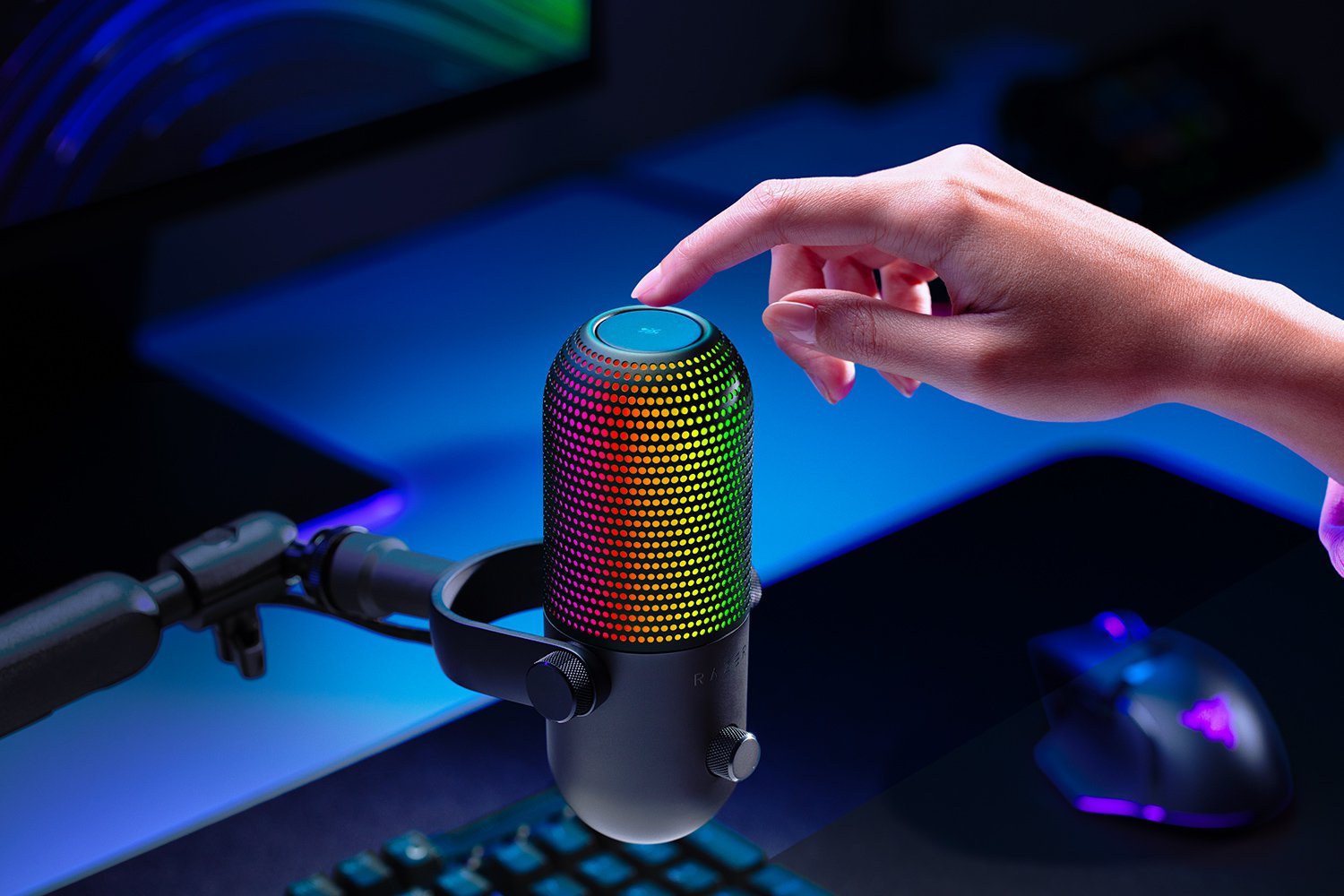 Razer Seiren V3 Chroma RGB USB Microphone (RZ19-05060100-R3M1) - Studio-Quality Audio with Tap-to-Mute and RGB Lighting thumbnail 4