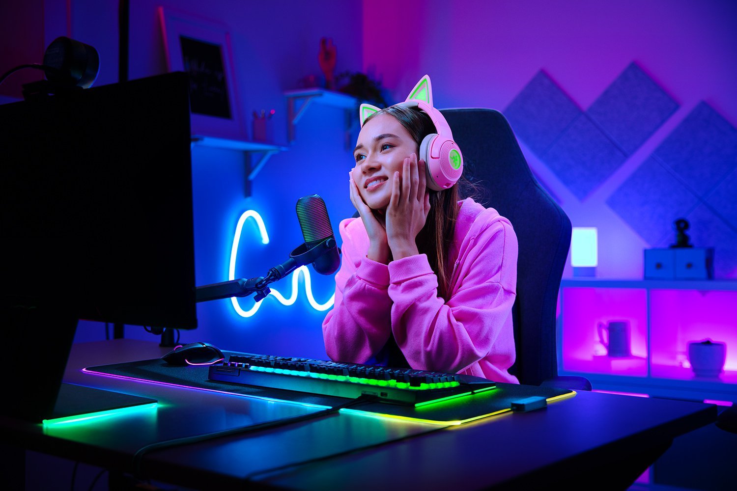 Razer Seiren V3 Chroma RGB USB Microphone (RZ19-05060100-R3M1) - Studio-Quality Audio with Tap-to-Mute and RGB Lighting thumbnail 3