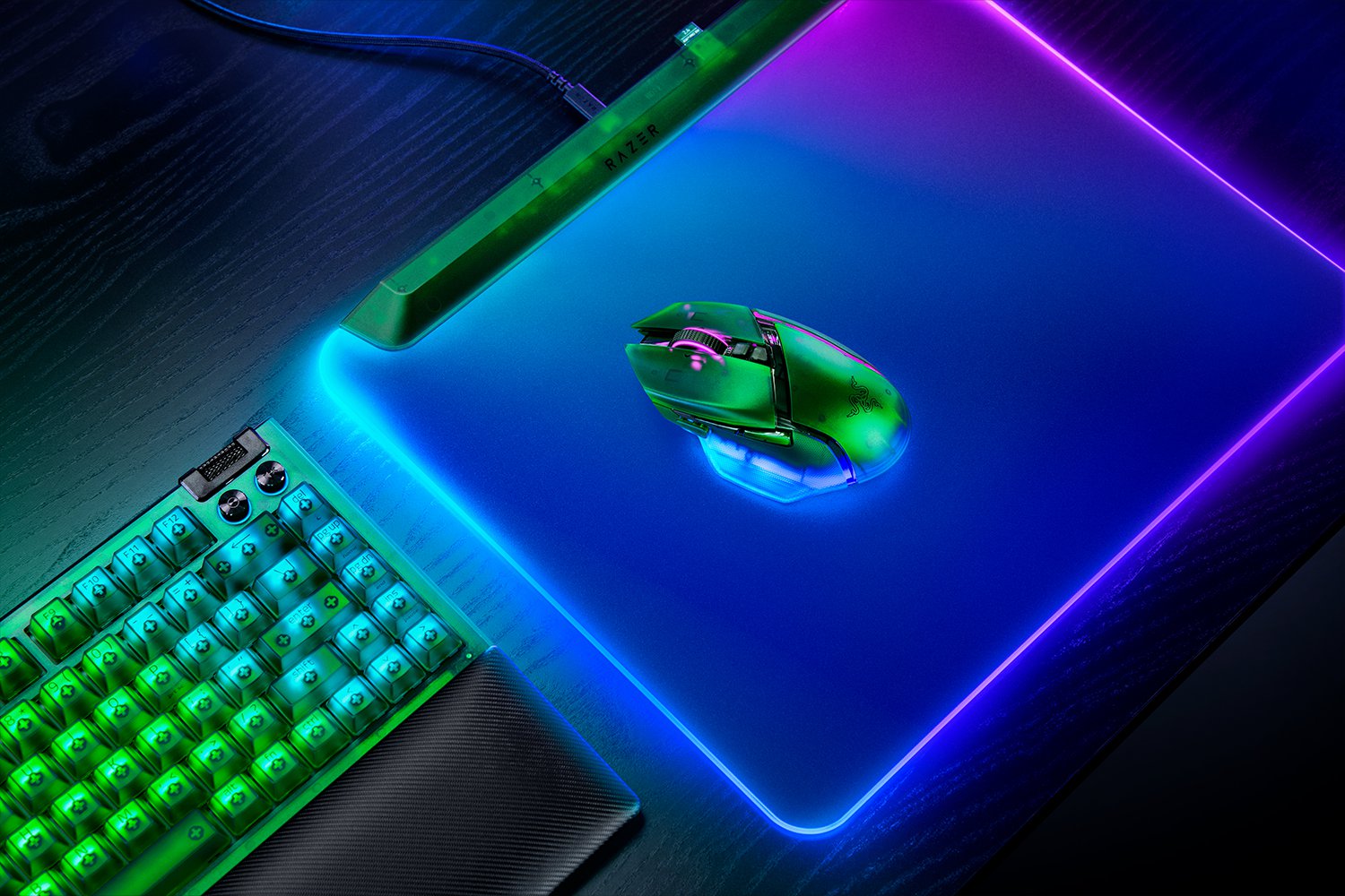 RAZER BASILISK V3 PRO ERGONOMIC WIRELESS GAMING MOUSE PHANTOM GREEN EDITION RZ01-05240300-R3G1 thumbnail 4