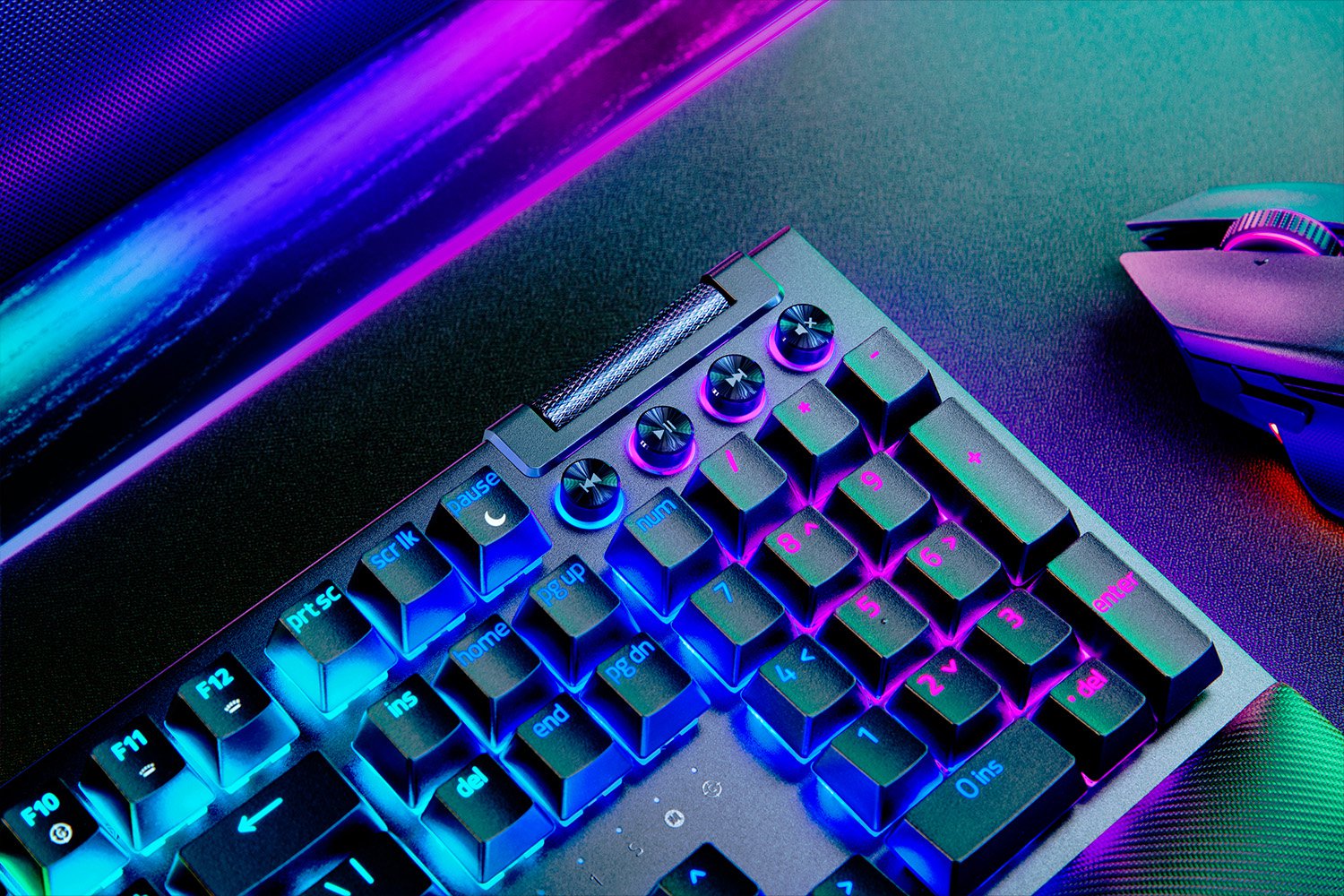 RAZER BLACKWIDOW V4 PRO KEYBOARD YELLOW SWITCH LAYOUT RZ03-04681800-R3M1 thumbnail 7