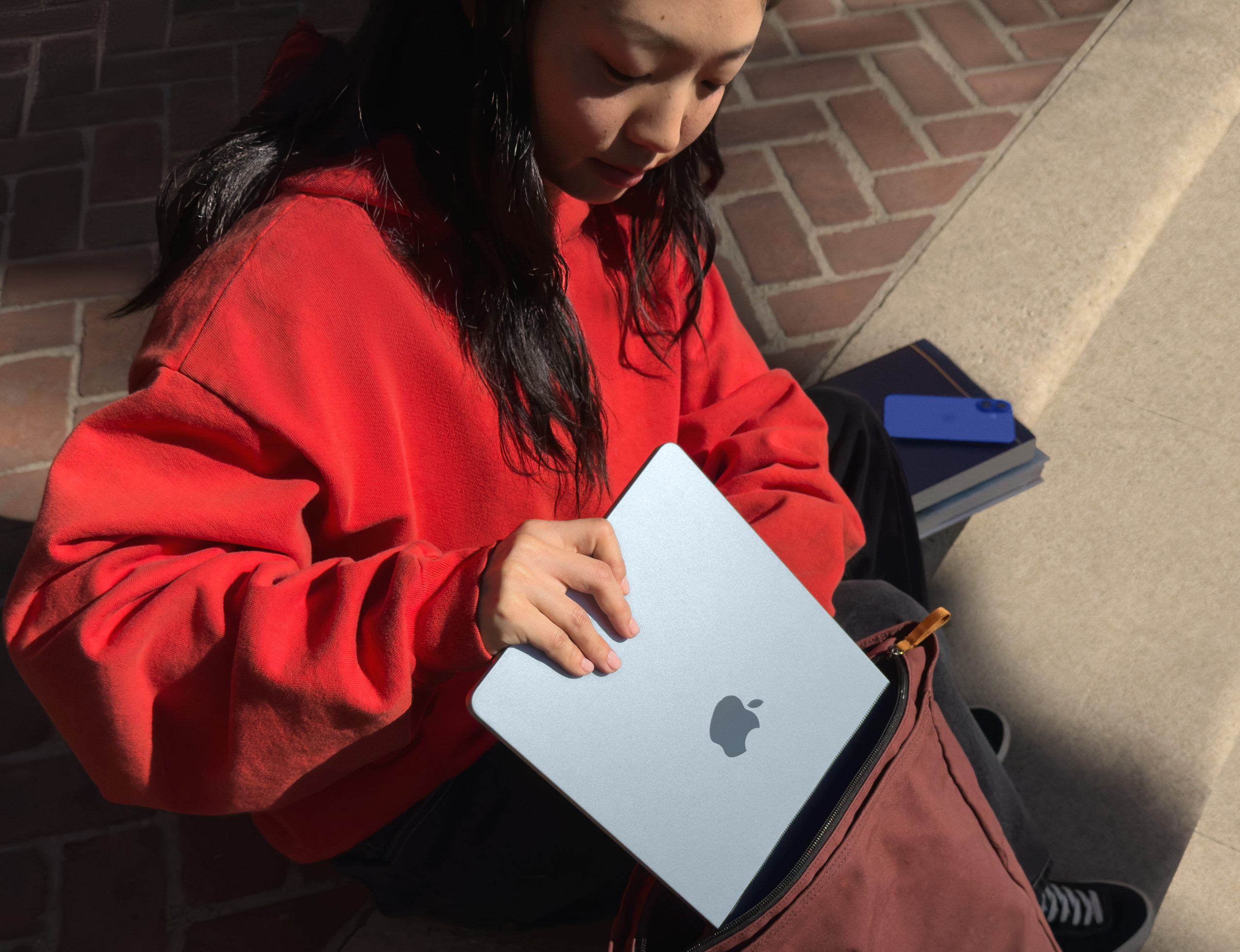 APPLE MACBOOK AIR 13 INCH M4 CHIP 10 CORE CPU 8 CORE GPU 16GB 256GB SILVER ENGLISH MW0W3 thumbnail 7