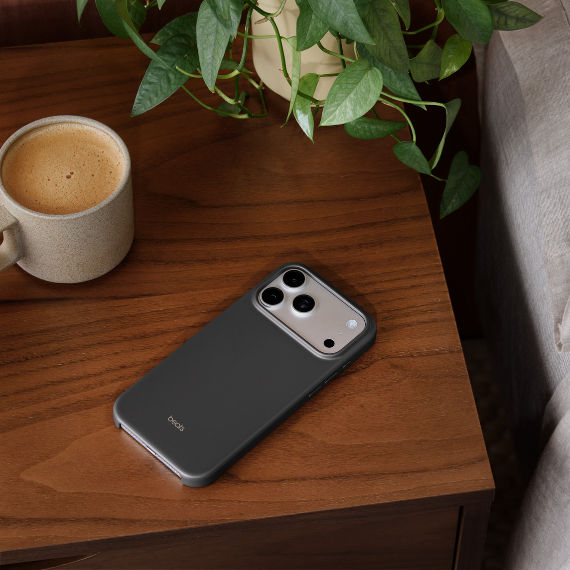 BEATS IPHONE 17 PRO MAX CASE WITGH MAGSAFE AND CAMERA CONTROL GRANITE GRAY MGJD4 thumbnail 3