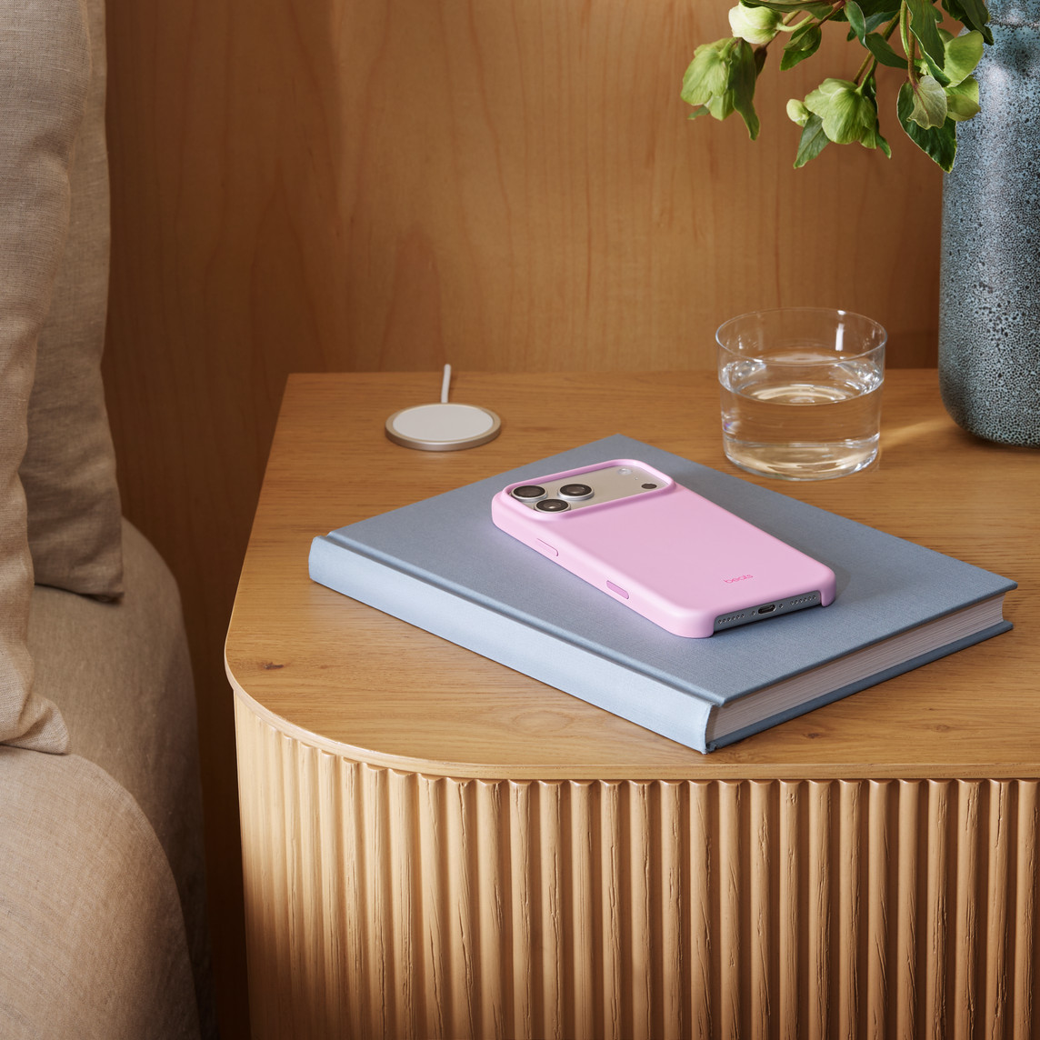 BEATS IPHONE 17 PRO MAX CASE WITGH MAGSAFE AND CAMERA CONTROL PEBBLE PINK MGJF4 thumbnail 2