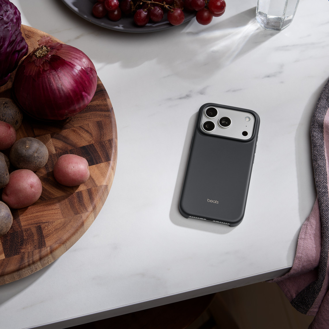 BEATS IPHONE 17 PRO CASE WITH MAGSAFE AND CAMERA CONTROL GRANITE GRAY MGKC4 thumbnail 3
