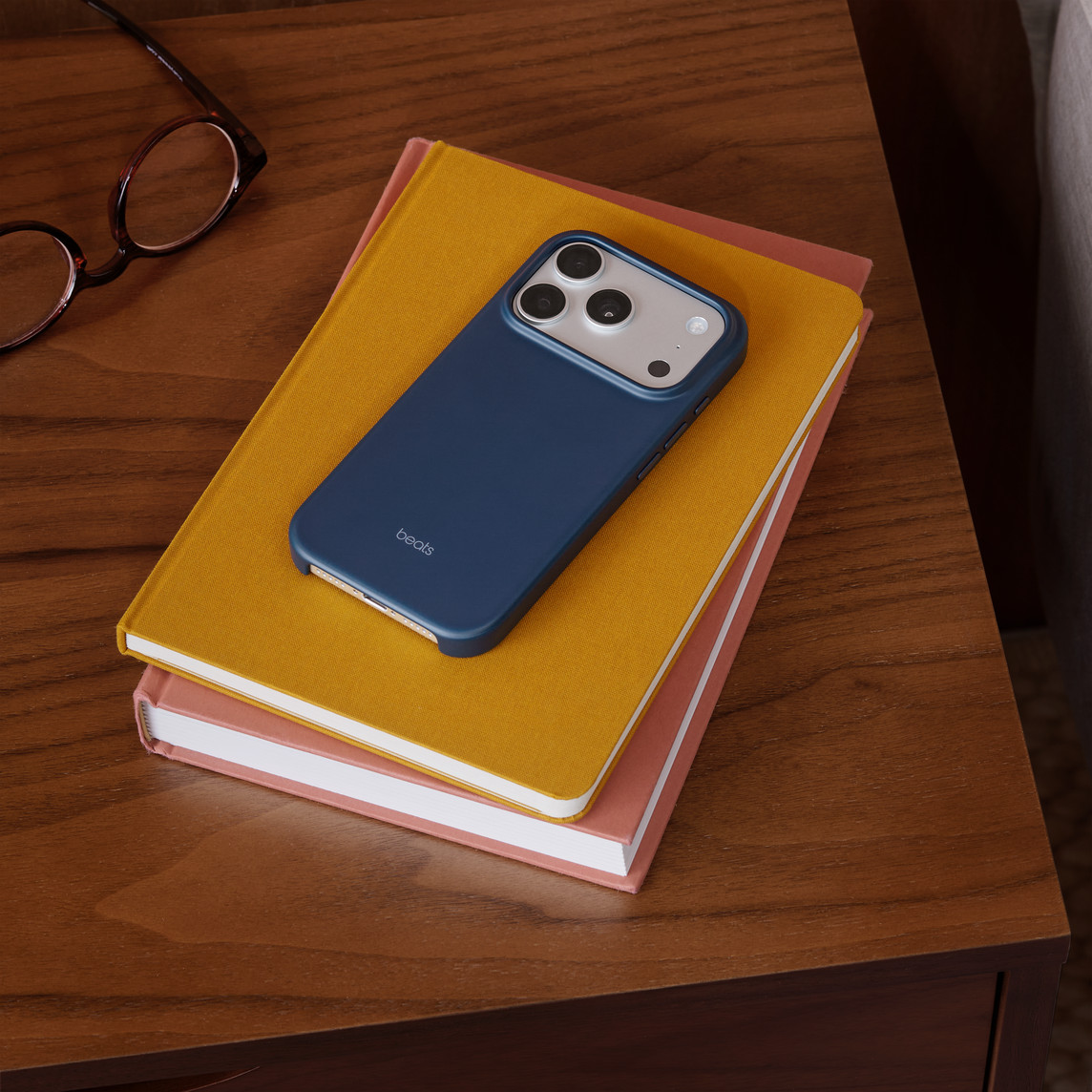 BEATS IPHONE 17 PRO CASE WITH MAGSAFE AND CAMERA CONTROL BEDROCK BLUE MGKG4 thumbnail 3