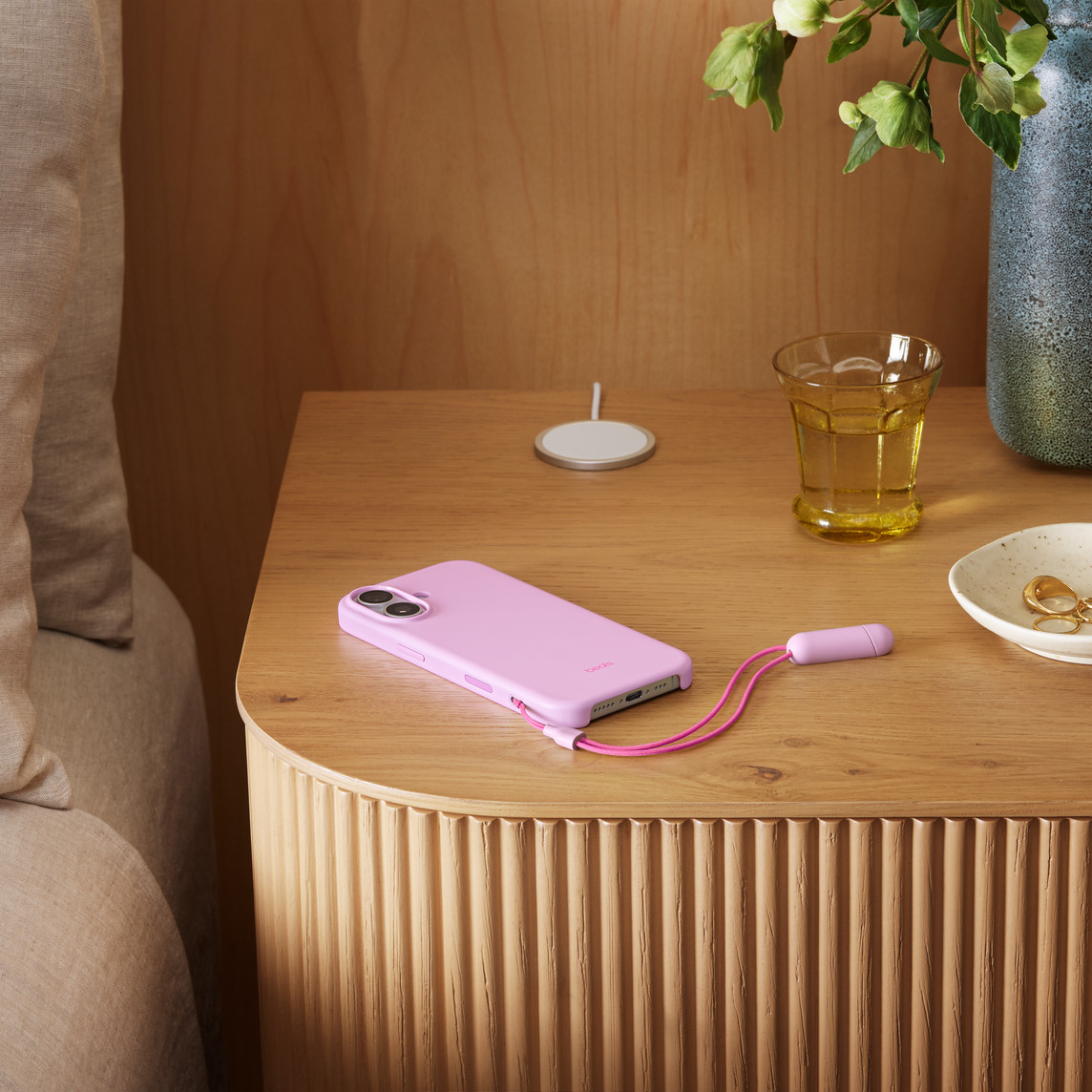 BEATS IPHONE 17 KICKSTAND CASE WITH MAGSAFE AND CAMERA CONTROL PEBBLE PINK MGY64 thumbnail 4