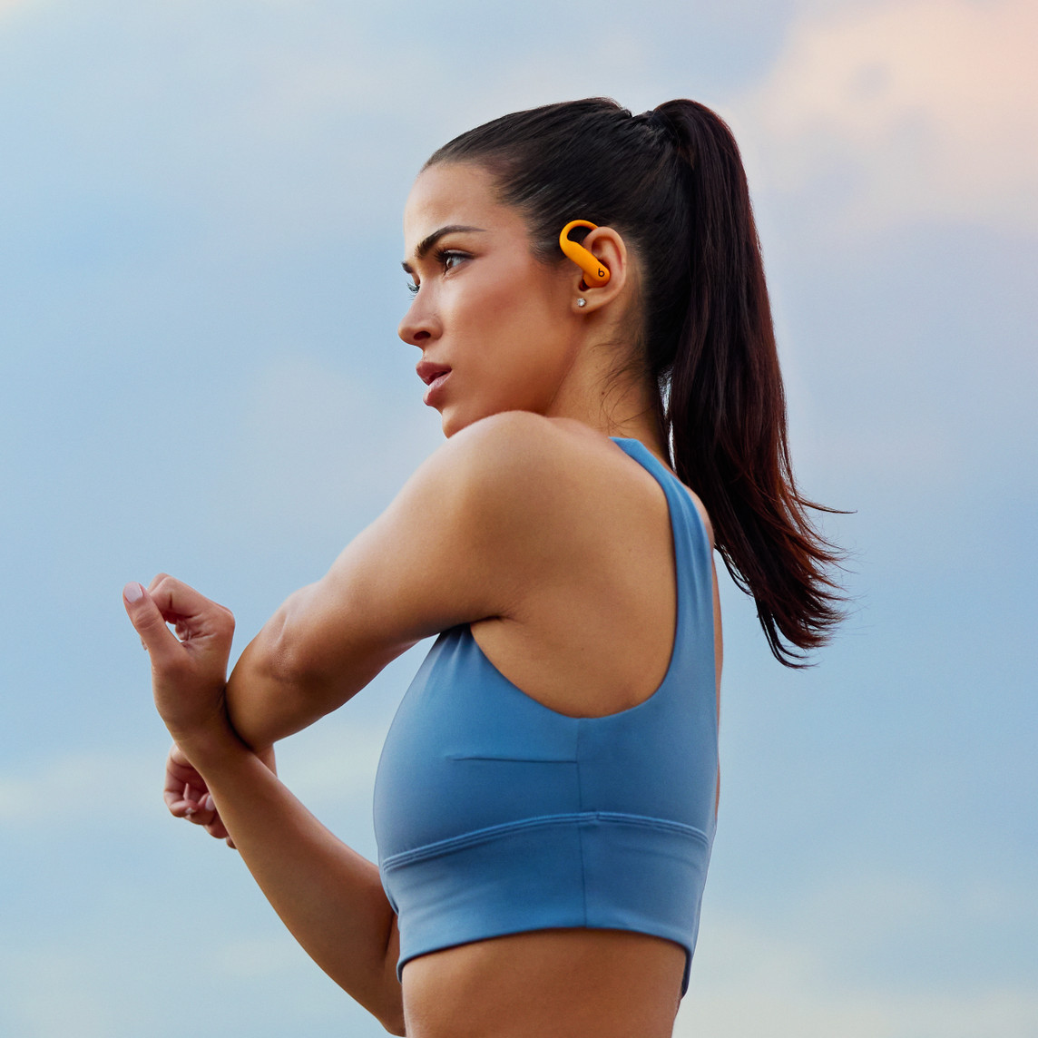 POWERBEATS PRO 2 HIGH PERFORMANCE EARBUDS ELECTRIC ORANGE MX743 thumbnail 3