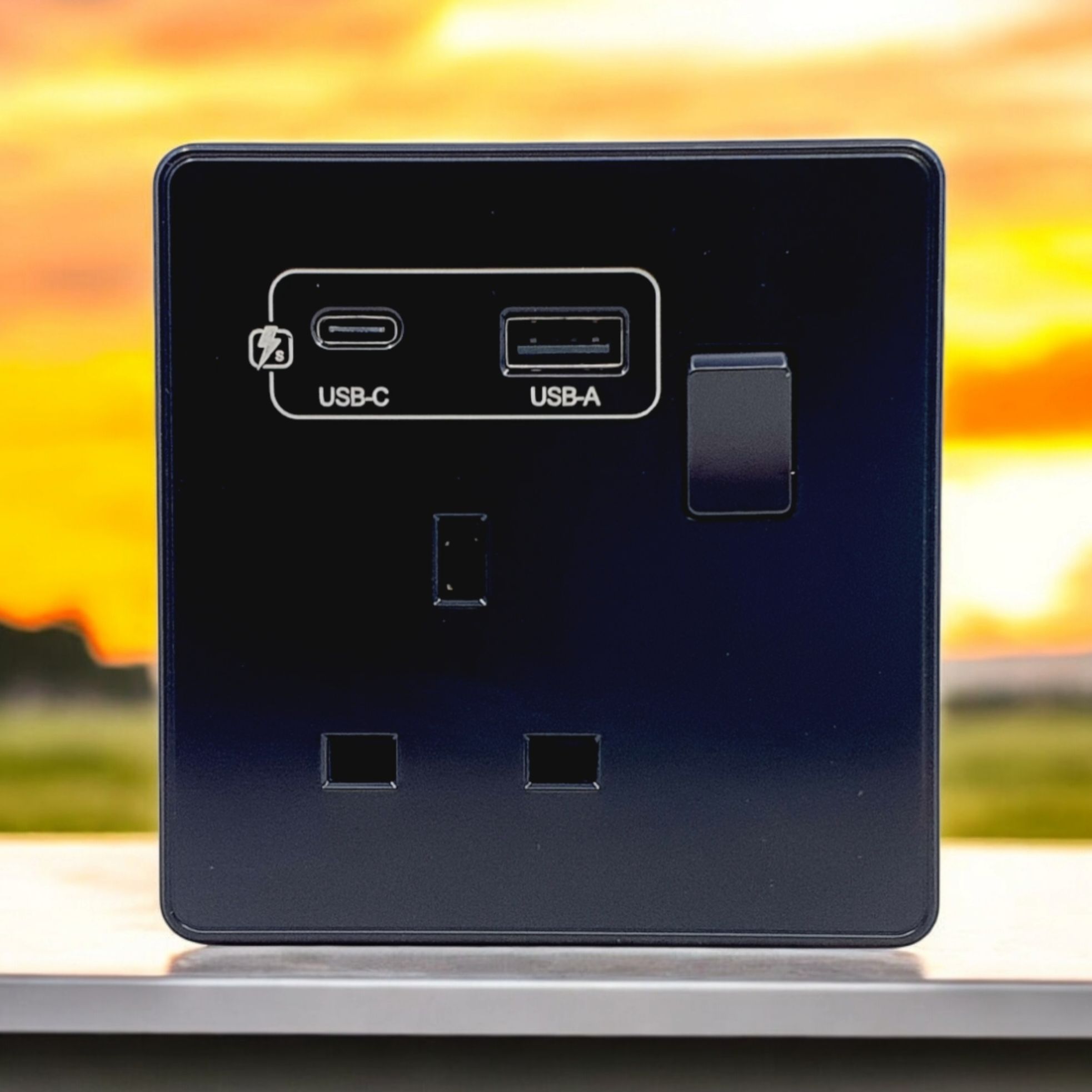 POWER PANEL WITH ONE UK SOCKET&USB/TYPE-C PORTS BLACK
