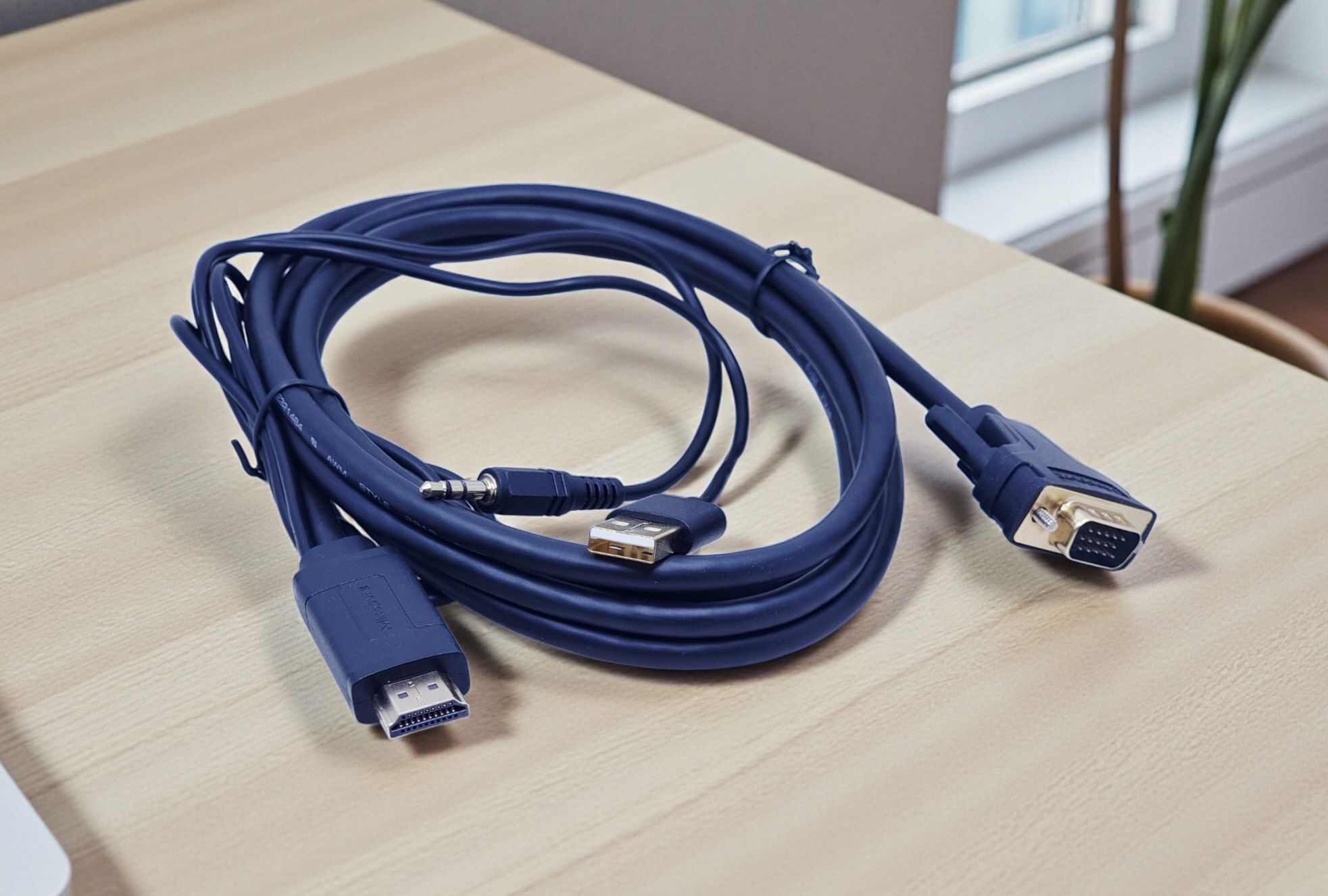 MINDPURE HDMI TO VGA ADAPTER CABLE WITH AUDIO POWER SUPPLY 2M LX10420