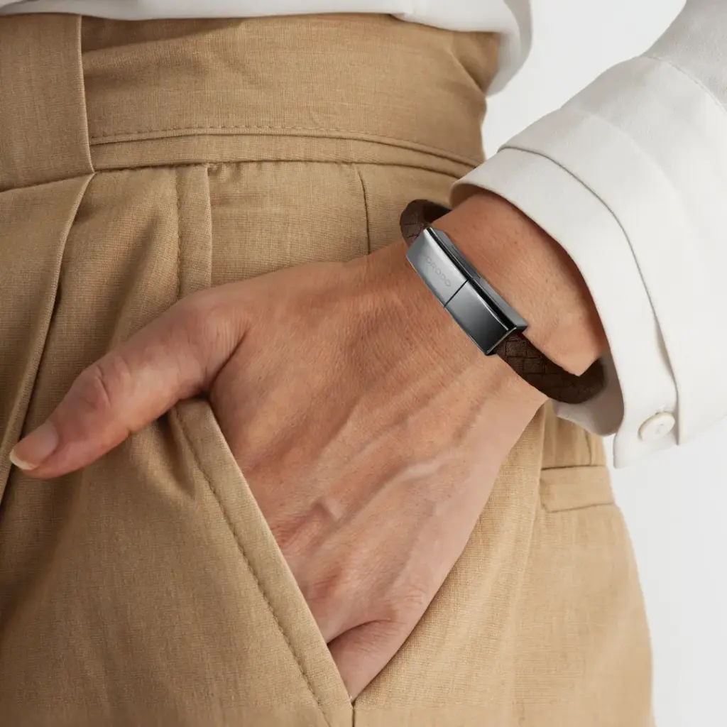 PORODO PD27W USB C TO LIGHTNING WRISTBAND MAGNETIC STEEL CLASP CABLE BROWN PDETK21BR thumbnail 4