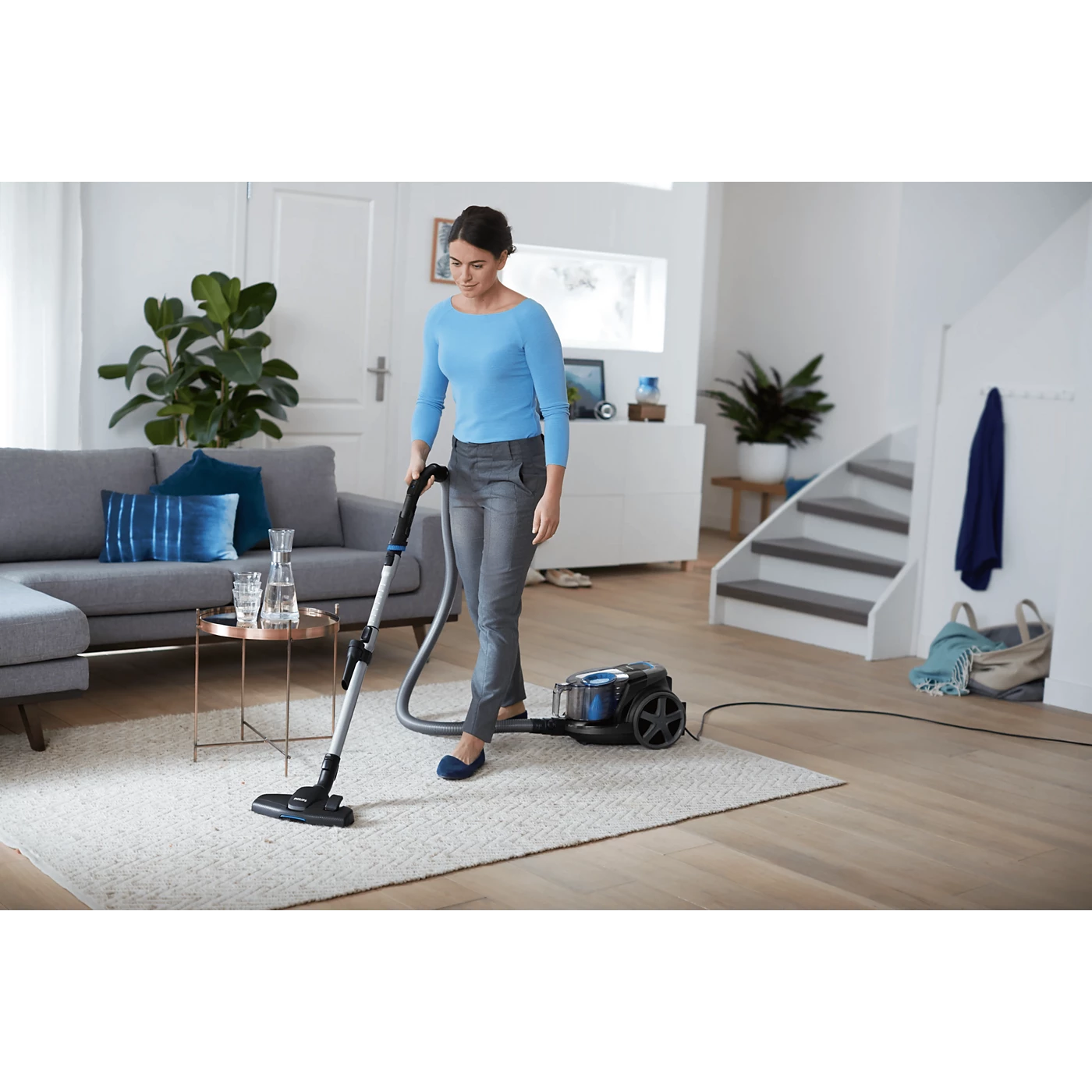 PHILIPS POWERPRO COMPACT HIGHER SUCTION POWER WITH POWER CYCLONE 5 1800W BLACK FC935062 thumbnail 2