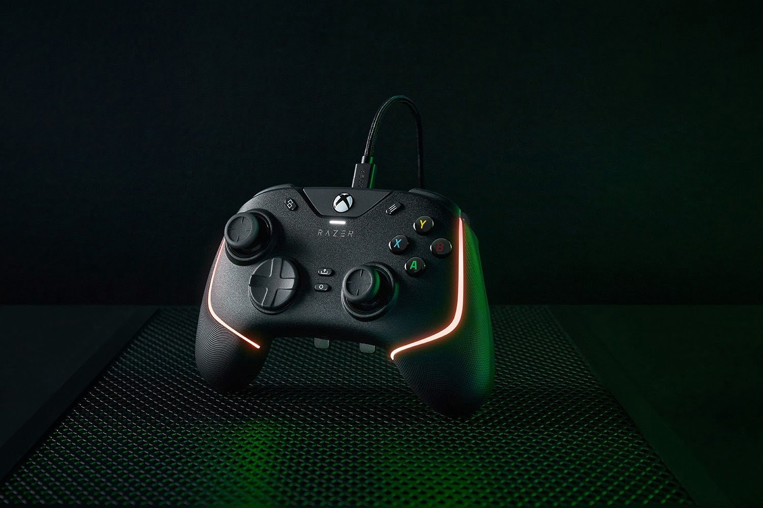 RAZER WOLVERINE V2 CHROMA WIRED GAMING CONTROLLER FOR XBOX RZ06-04010100-R3M1