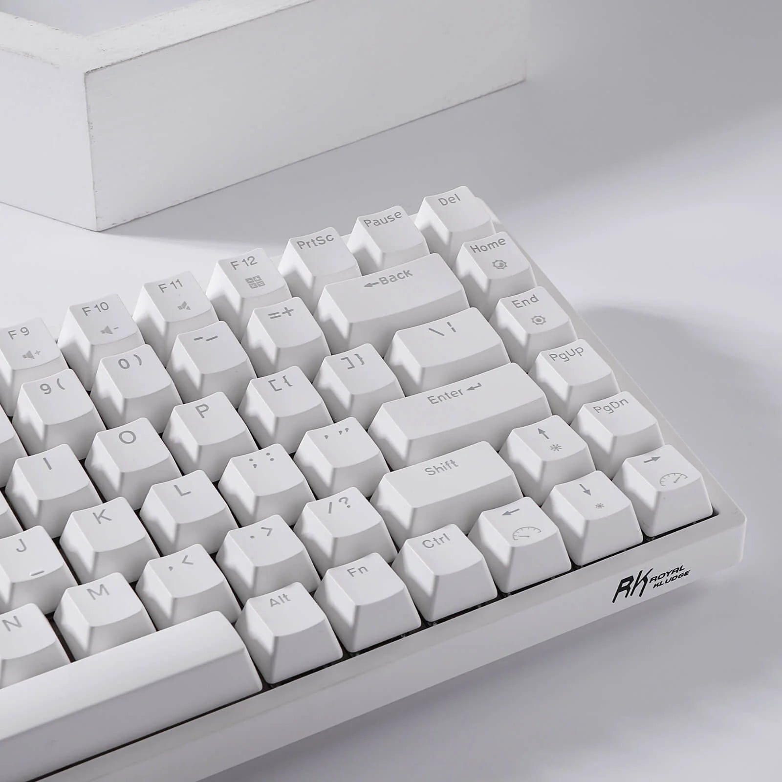 ROYAL KLUDGE GAMING KEYBOARD RGB TRI MODE HOT PLUG BLUE SWITCH WHITE RK84 thumbnail 4