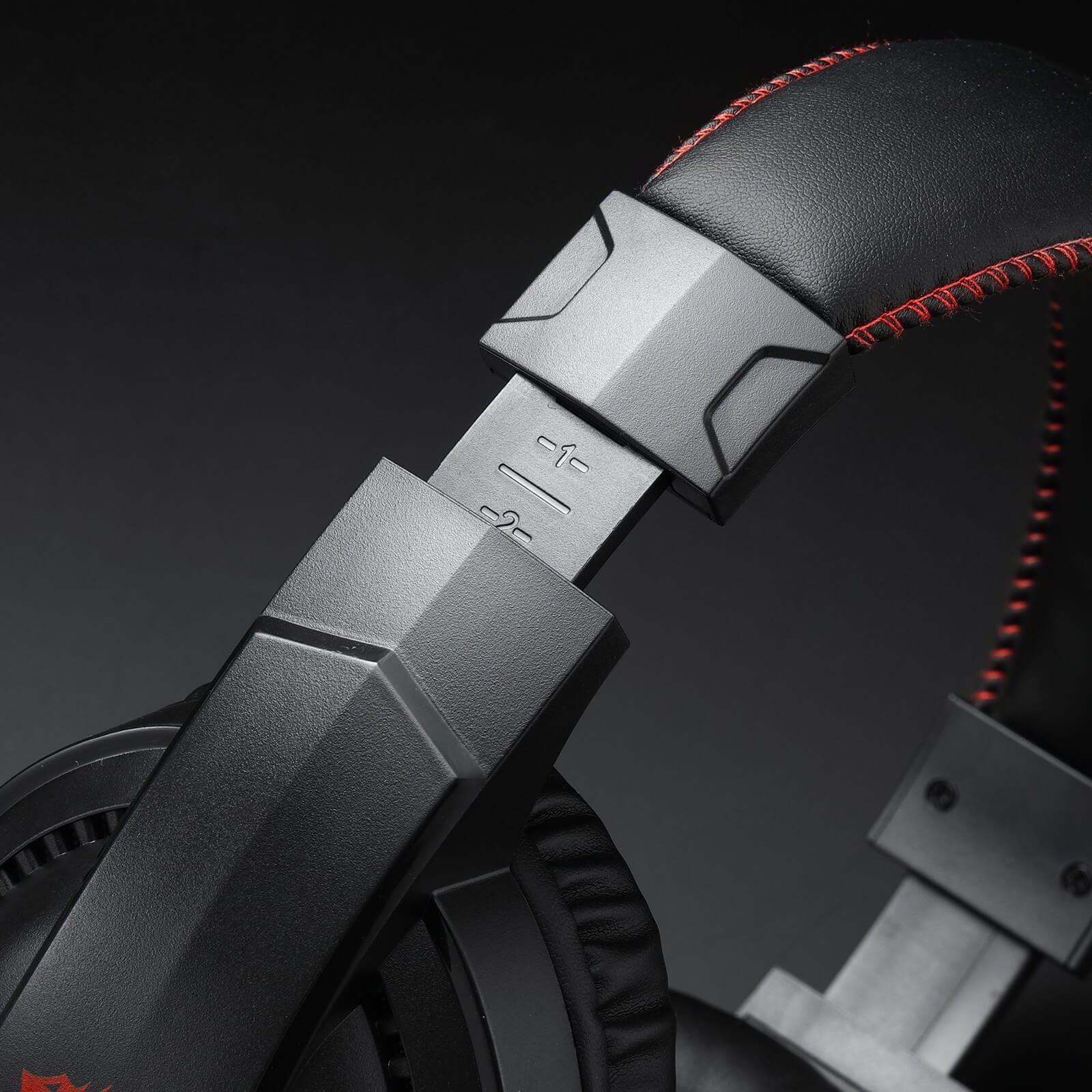 REDRAGON CRONUS GAMING HEADSET WITH MICROPHONE H211RGB thumbnail 4