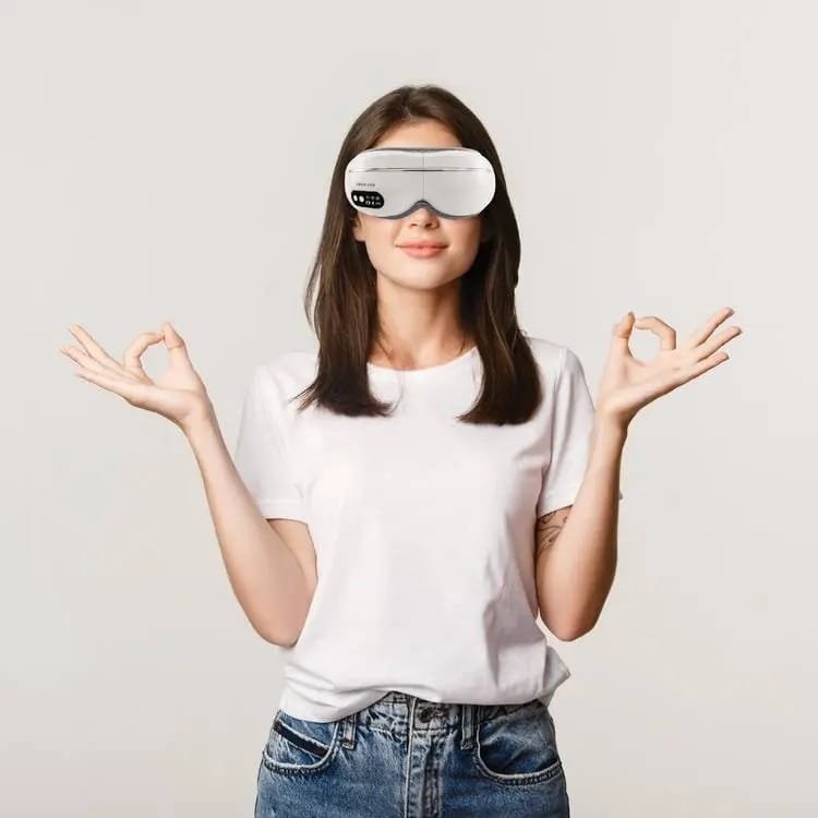 Green Lion Smart Eye Massager in White : Revitalize thumbnail 2