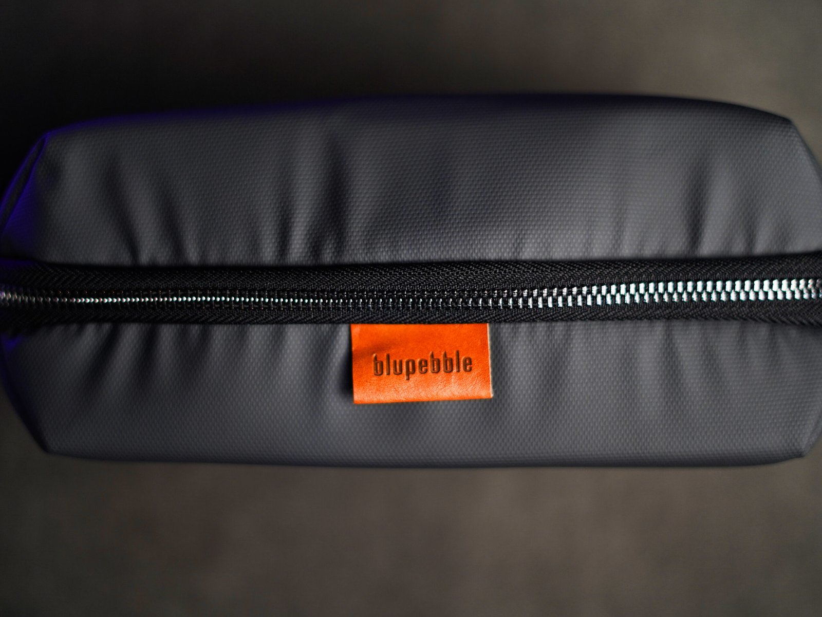 Blupebble Urban Pebble Gear Mobile Accessories Storage Bag in Dark Grey thumbnail 8